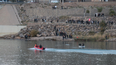 Nehre düşen terliğini almak isterken suya düşen çocuk kayboldu
