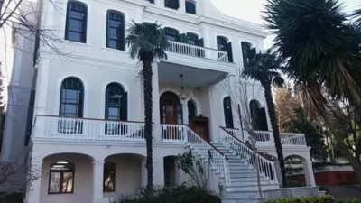 Büyükçekmece'nin ardından bir soygun da Adalar Adliyesi'nde: Zabıt katibi adli emanette bulunan silahları çalıp sattı