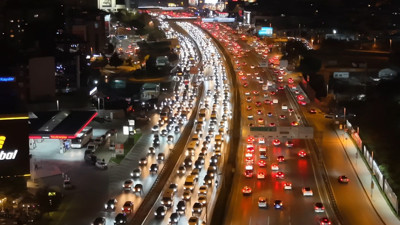 İstanbul'da trafik çilesi! Haftanın son günü yoğunluk yüzde 90'a ulaştı