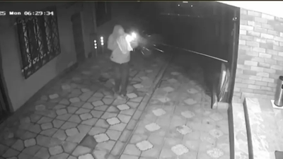 Dürümcüye intikam saldırısı! Evin kurşunlandığı anlar ortaya çıktı