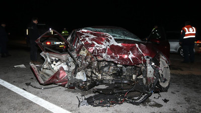 Polisten kaçarak ters yöne giren araç faciaya yol açtı