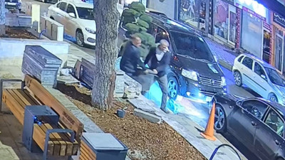 Parktaki ağacı çalıp kayıplara karıştılar