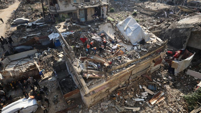 İşgalci İsrail Gazze'de gazetecilerin ailelerini de öldürdü