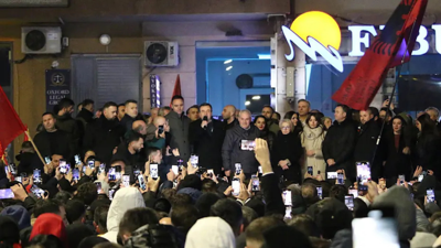 Kosova’da erken seçim: Kurti zafer ilan etti