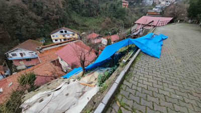 Zonguldak'ta korkutan heyelan! Kayalar iki evin üzerine düştü