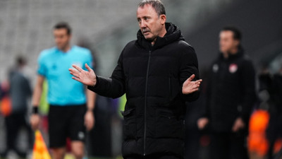 Sergen Yalçın'dan transfer açıklaması: "Önümüzdeki hafta 2-3 oyuncuyu kadromuza katabiliriz"