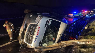 Kuzey Marmara Otoyolu’nda feci kaza! Servis minibüsü devrildi: Yaralılar var