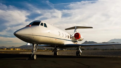 8 kişiyi taşıyan özel jet kalkış sırasında düştü