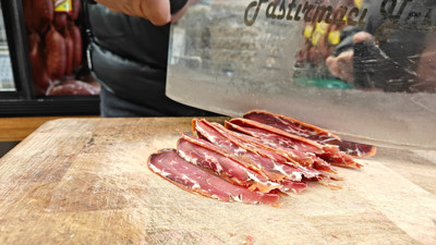 Pastırmanın kilosu raflarda 2 bin TL