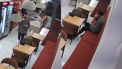 Sipariş ettiği dürümün içerisine sakalının kıllarını koydu, hesap ödemeden çıktı