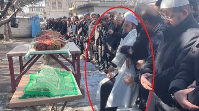 Kardeşi, yengesi ve yeğenini kaybeden imamın en zor kıldırdığı namaz! Fenalık geçirdi