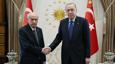 Bahçeli'den Cumhurbaşkanı Erdoğan'a özel hediye