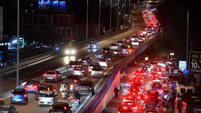 Beyrut'ta binlerce kişi göç etmeye başladı