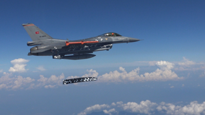 Milli seyir füzesi SOM-J canlı harp başlığıyla hedefini tam isabetle vurdu