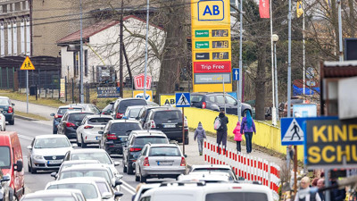 Almanlar ucuz akaryakıt için Polonya'ya akın ediyor