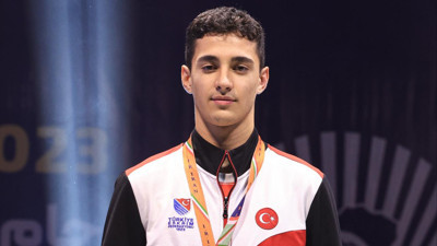 Milli eskrimci Yaman'dan altın madalya
