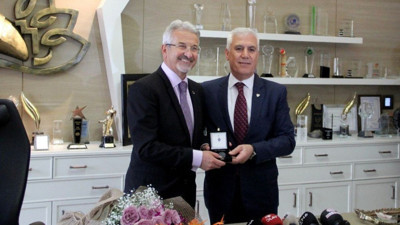 Bursa Büyükşehir Belediye Başkanı Başkan Bozbey ilk iş olarak yardımcısını sattı