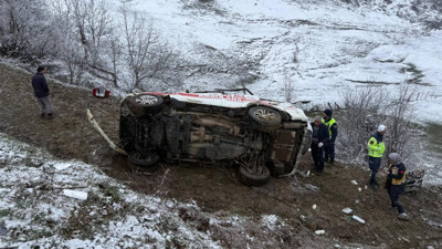 Artvin'de ambulans uçuruma devrildi: 1 ölü, 4 yaralı