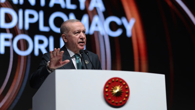 Cumhurbaşkanı Erdoğan’dan küresel sistem eleştirisi: “Dünya istikamet buhranı yaşıyor, Türkiye çözümün anahtarı”