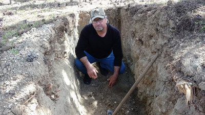 Dokuz kez ölümden döndü, mezarını kazmaya başladı