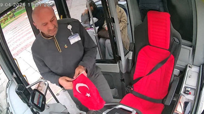 Malatya'da otobüs şoförünün bayrak hassasiyeti