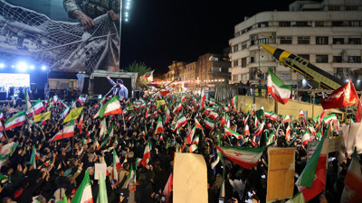 Ateşkes uzadı, gerilim tırmandı: Tahran’da balistik füze gösterisi