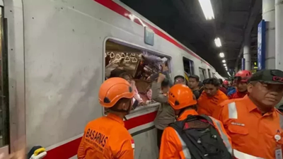 Endonezya’da tren faciası! 14 ölü, 84 yaralı