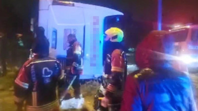 Balıkesir’de can pazarı: Yolcu otobüsü devrildi, 3 kişi hayatını kaybetti