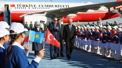 Cumhurbaşkanı Erdoğan, Kazakistan'da resmi törenle karşılandı