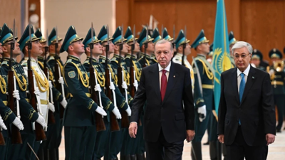 Cumhurbaşkanı Erdoğan Kazakistan'da: Bağımsızlık Sarayı'nda resmi törenle karşılandı