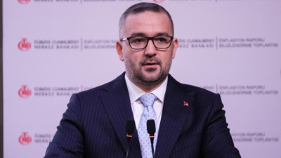 Merkez Bankası enflasyon hedefini yükseltti: Karahan’dan “savaş ve belirsizlik” vurgusu