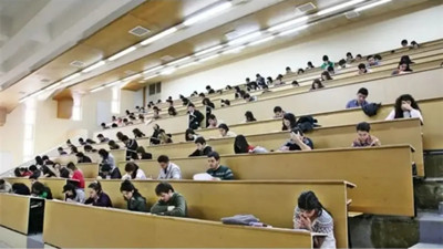 Yabancı öğrencilerden alınan öğrenim ücretleri Türk öğrencilerden düşük mü tutulacak? YÖK'ten açıklama geldi