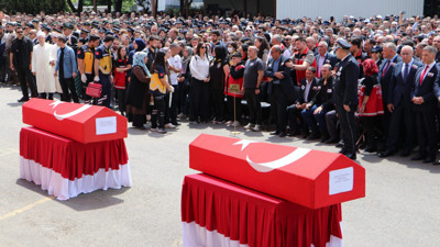 Şehit polisin cenazesinde fenalaşan vatandaş hayatını kaybetti