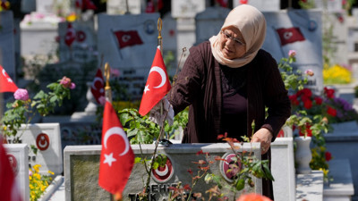 Kurban Bayramı arifesinde ülke genelinde şehitlikler ziyaret edildi
