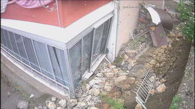Amasya'da istinat duvarının çökme anı kameraya yansıdı