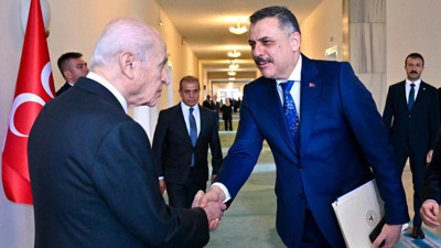 Bahçeli’ye sunulan gizemli dosyada ne var? Kulisleri hareketlendiren 7 maddelik yasa taslağı iddiası