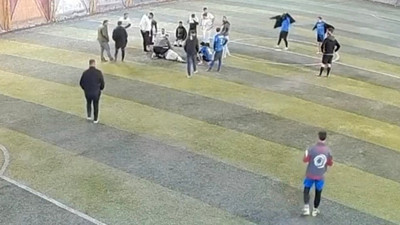Halı sahada fenalaşan vatandaşın dili boğazına kaçtı: Hızlı müdahale hayat kurtardı