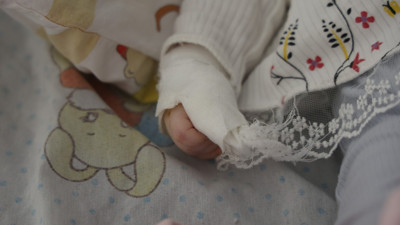Serum çıkarılırken bebeğin parmağı kesildi: Aile hemşireden şikayetçi oldu