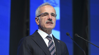 Hürmüz'de kritik bekleyiş! Bakan Uraloğlu Türk gemilerinin son durumunu açıkladı