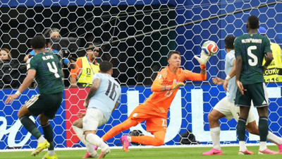 Muslera'nın kabus gecesi! Uruguay Dünya Kupası'na veda etti, tarihe geçen hata