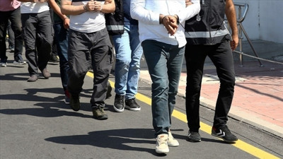 İzmir merkezli 5 ilde dev operasyon! Sahte kazalarla 200 milyon TL'lik vurgun! Örgüt lideri ve yönetici avukat yakalandı