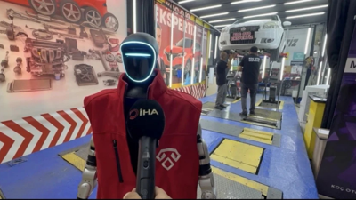 Sanayide araçlar ona teslim! Çay ikram ediyor, araç kontrol ediyor: Robot Koç görenleri şaşırtıyor