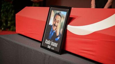 Kadir İnanır’ın kabri çiçeklerle donatıldı