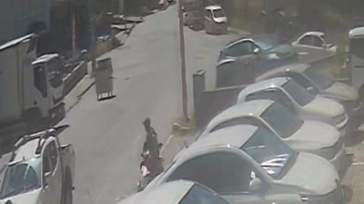 Kontrolden çıkan konteyner caddeyi karıştırdı