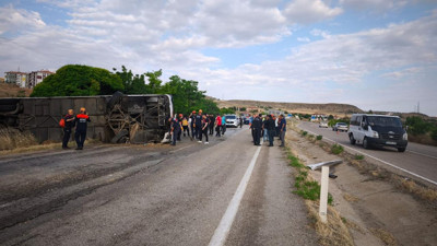 Kırıkkale'de yolcu otobüsü devrildi: 41 yaralı