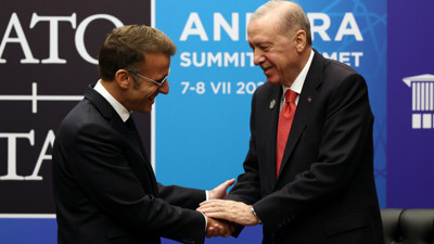 Cumhurbaşkanı Erdoğan, Macron ile Fransa'ya selam gönderdi