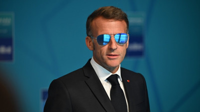 Macron'un gözlüğünün sırrı ortaya çıktı! Zirve boyunca bir an olsun çıkarmadı
