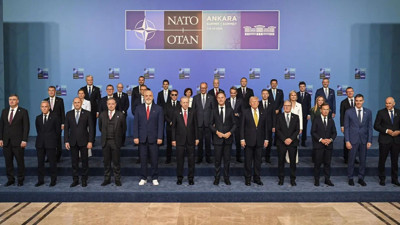 Cumhurbaşkanı Erdoğan araya girdi, NATO'da iki krizi önledi