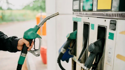 Benzine zam geliyor! Savaş petrolü vurdu, gece yarısı tabela değişecek!