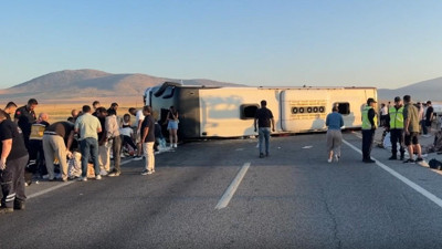 Kütahya'da yolcu otobüsü devrildi: 31 yaralı